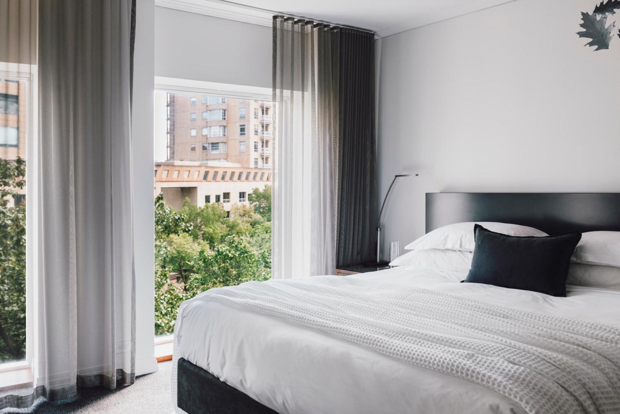 The Como Melbourne Exterior photo A bedroom
