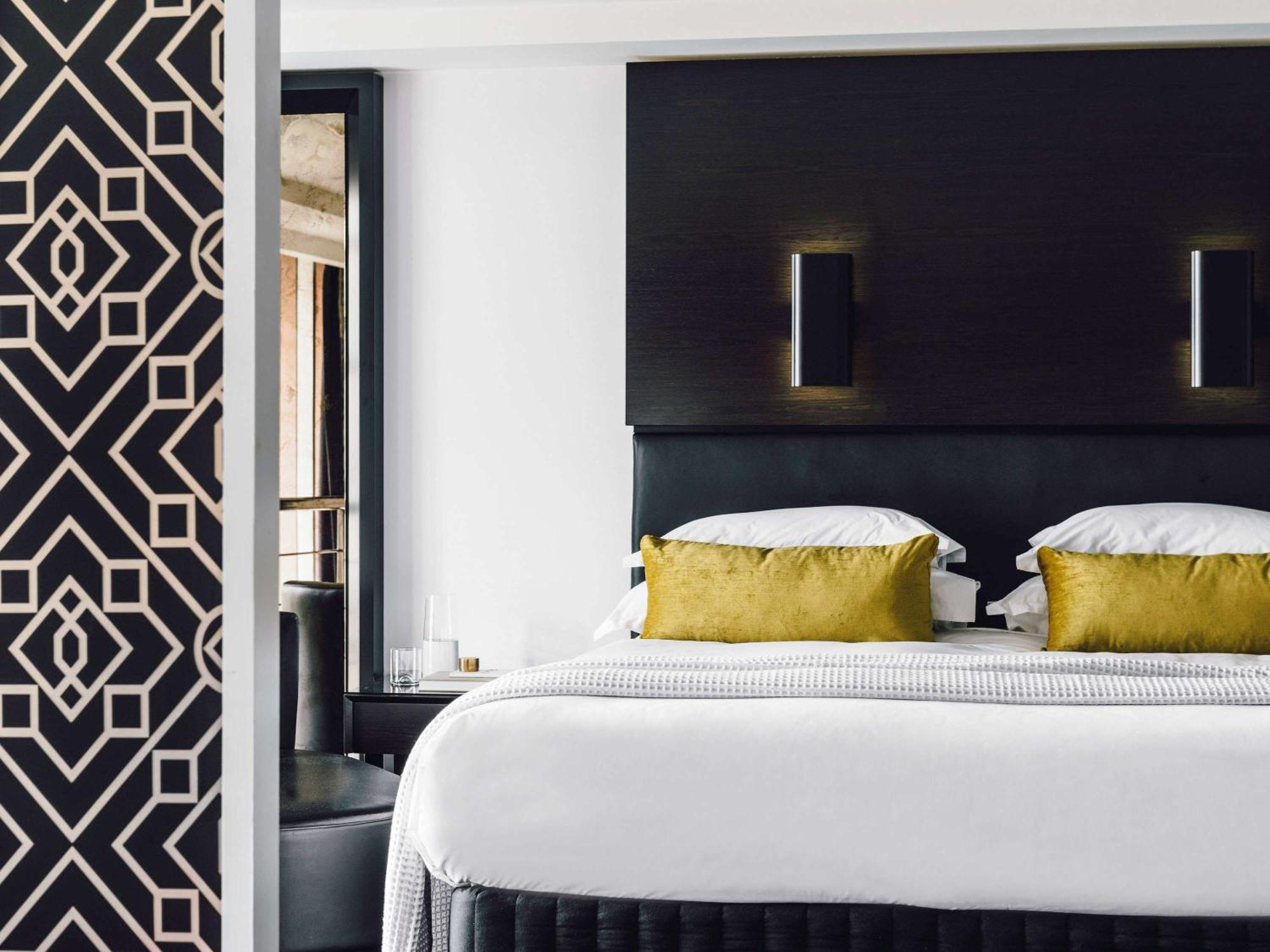 The Como Melbourne Exterior photo A bedroom at the hotel